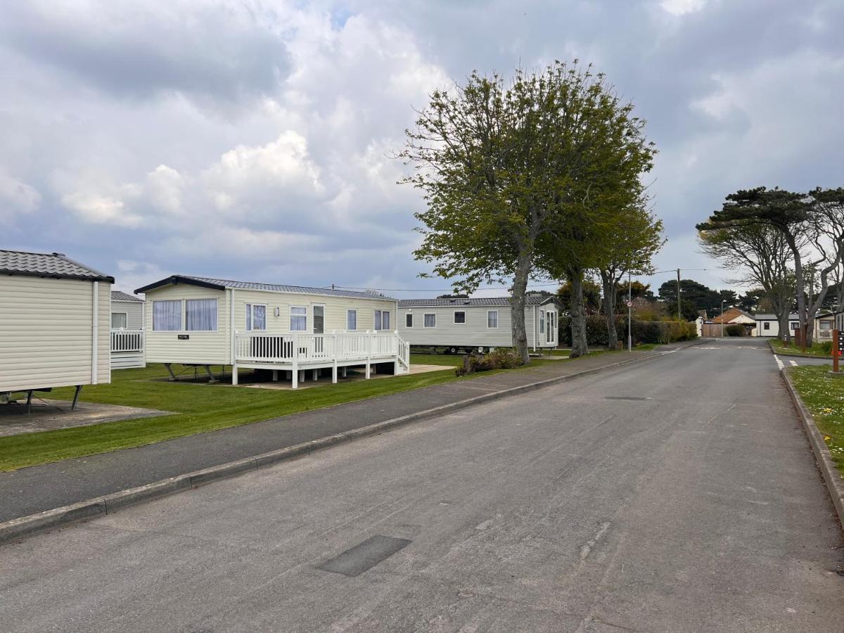 Home By The Sea, Hoburne Naish Resort, Sleeps 4, On Site Leisure Complex Available Forest And Direct Beach Access Milford-on-Sea Exteriér fotografie